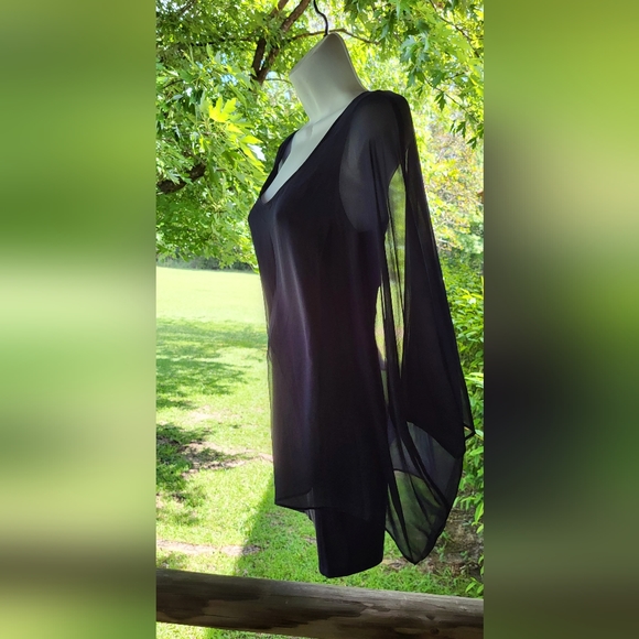 White house Black Market  Navy top size XS ( NWT) - Picture 6 of 6